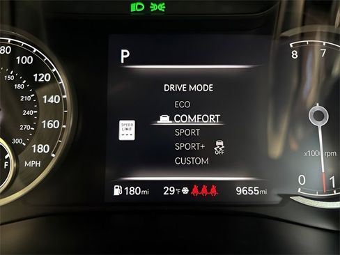 Used 2025 Genesis G70 2.5T image 19