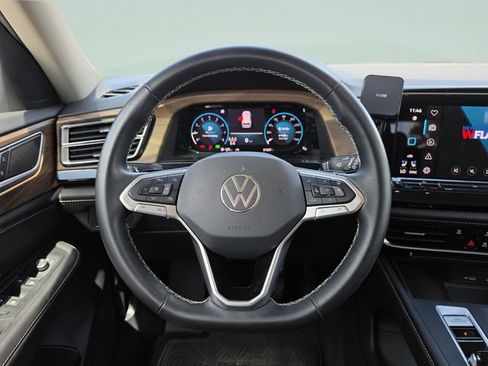 Used 2024 Volkswagen Atlas SE FWD image 16