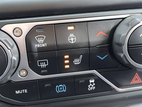 Certified 2022 Jeep Wrangler Unlimited Sahara w/ Cold Weather Group image 21