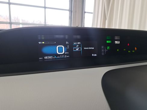 Used 2020 Toyota Prius Prime LE image 21