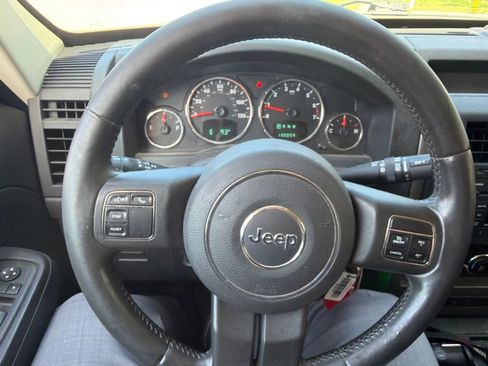 Used 2012 Jeep Liberty Sport AWD/4WD image 5
