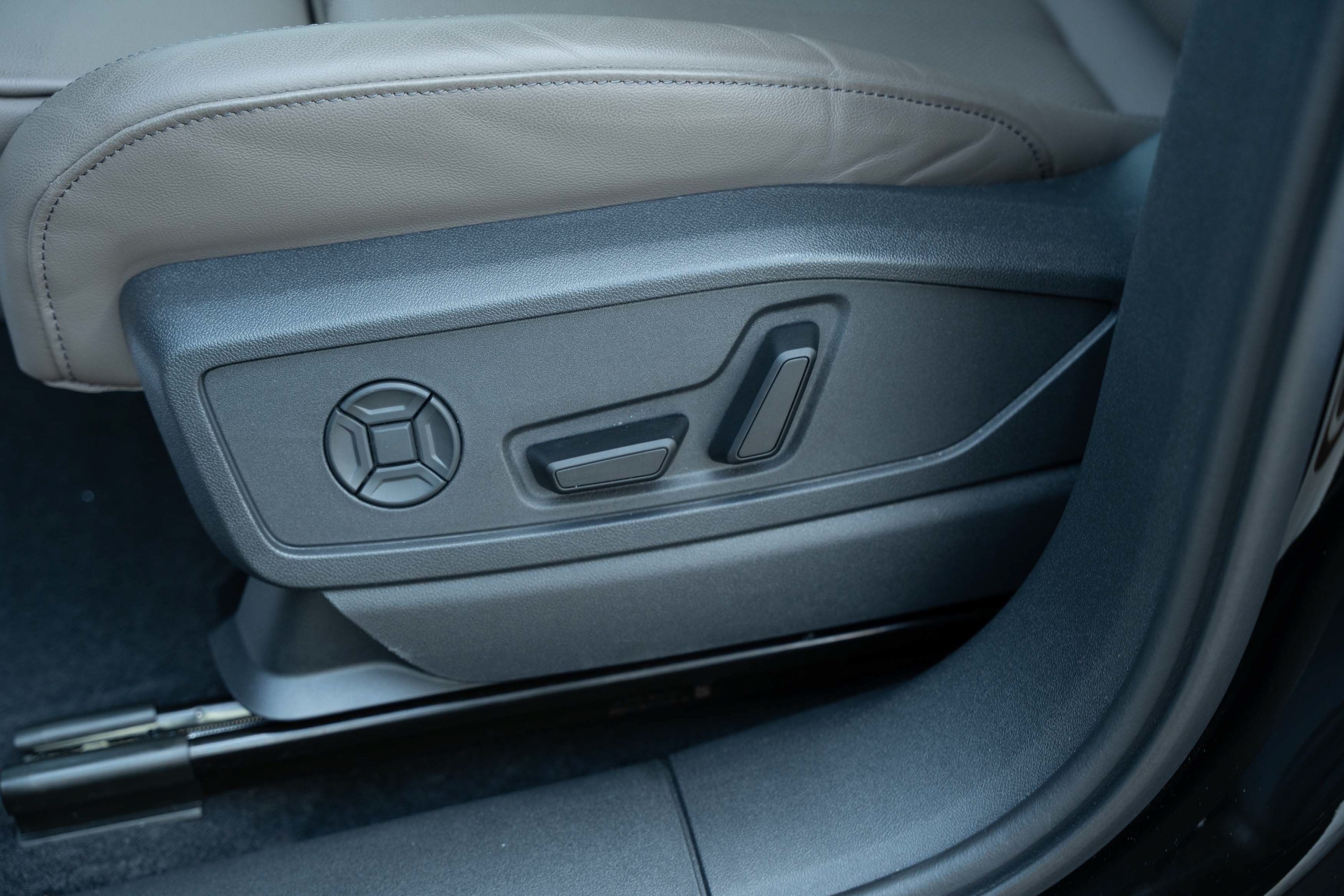 Certified 2025 Audi Q5 Premium Plus AWD/4WD image 17