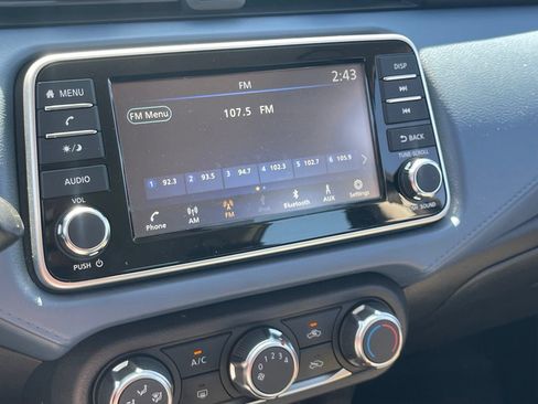 Used 2025 Nissan Versa SV FWD image 9