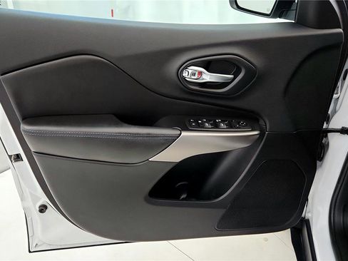 Used 2019 Jeep Cherokee Latitude w/ Popular Appearance Group image 22