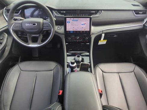 New 2025 Jeep Grand Cherokee Limited image 16