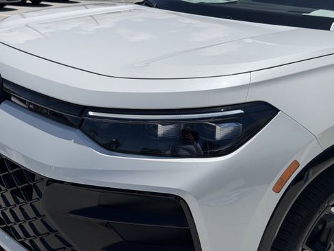 New 2026 Volkswagen Tiguan SE R-Line FWD image 8