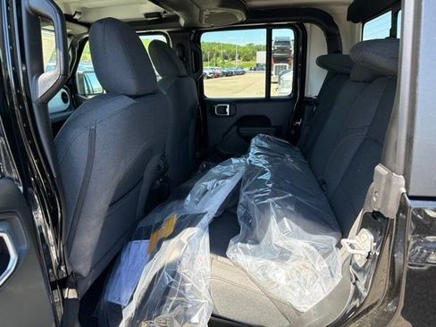 New 2026 Jeep Gladiator Sport AWD/4WD image 9