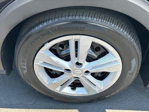 Used 2022 Nissan Kicks S FWD image 10