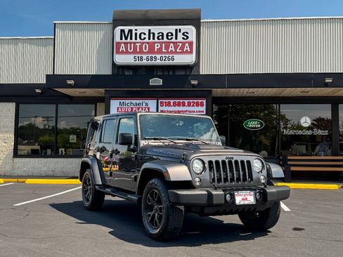 Used 2017 Jeep Wrangler Unlimited Sahara AWD/4WD image 2
