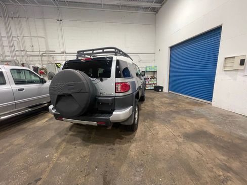 Used 2010 Toyota FJ Cruiser 4WD image 9