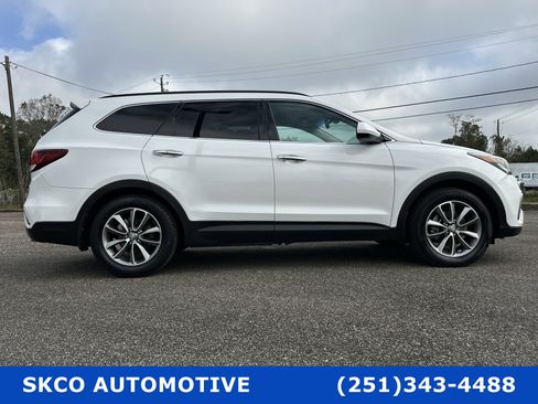 Used 2018 Hyundai Santa Fe SE w/ Cargo Package image 6