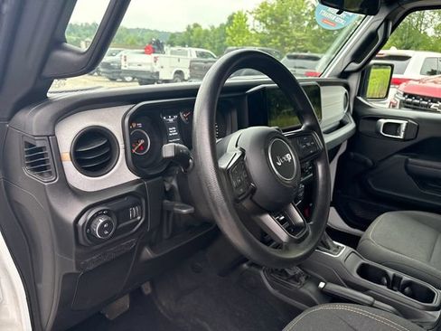 Used 2024 Jeep Gladiator Sport AWD/4WD image 8