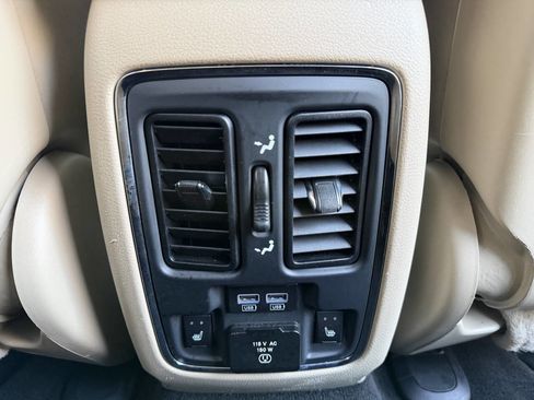 Used 2014 Jeep Grand Cherokee Limited w/ Luxury Group II image 28