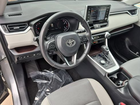 Used 2019 Toyota RAV4 Limited w/ Cold Weather Package AWD/4WD image 10
