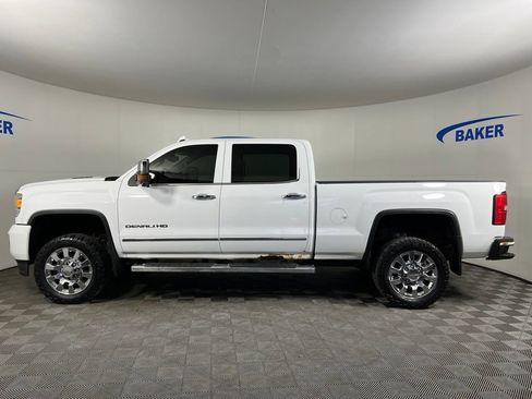 Used 2015 GMC Sierra 2500 Denali w/ Duramax Plus Package AWD/4WD image 2