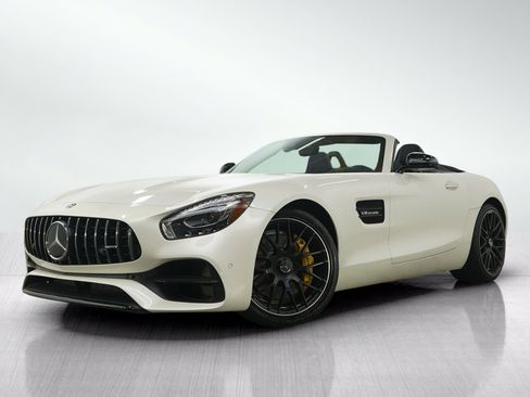 Used 2019 Mercedes-Benz AMG GT Roadster image 2