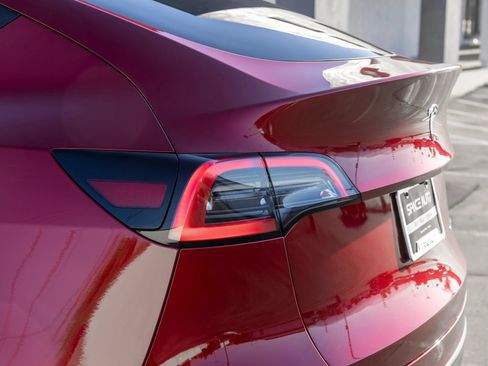Used 2024 Tesla Model Y Long Range AWD/4WD image 10