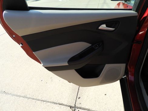 Used 2016 Ford Focus SE FWD image 22