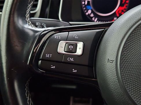 Used 2018 Volkswagen Golf R 4-Door image 23