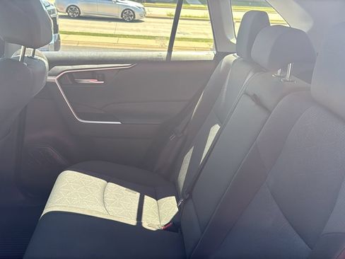 Used 2025 Toyota RAV4 XLE AWD/4WD image 21