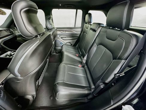 Certified 2023 Jeep Grand Cherokee Overland w/ Luxury Tech Group IV AWD/4WD image 37