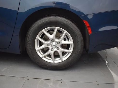 Used 2025 Chrysler Pacifica Select FWD image 36