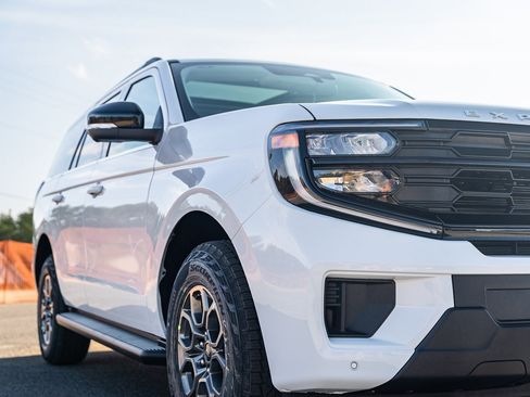 New 2026 Ford Expedition Active image 6