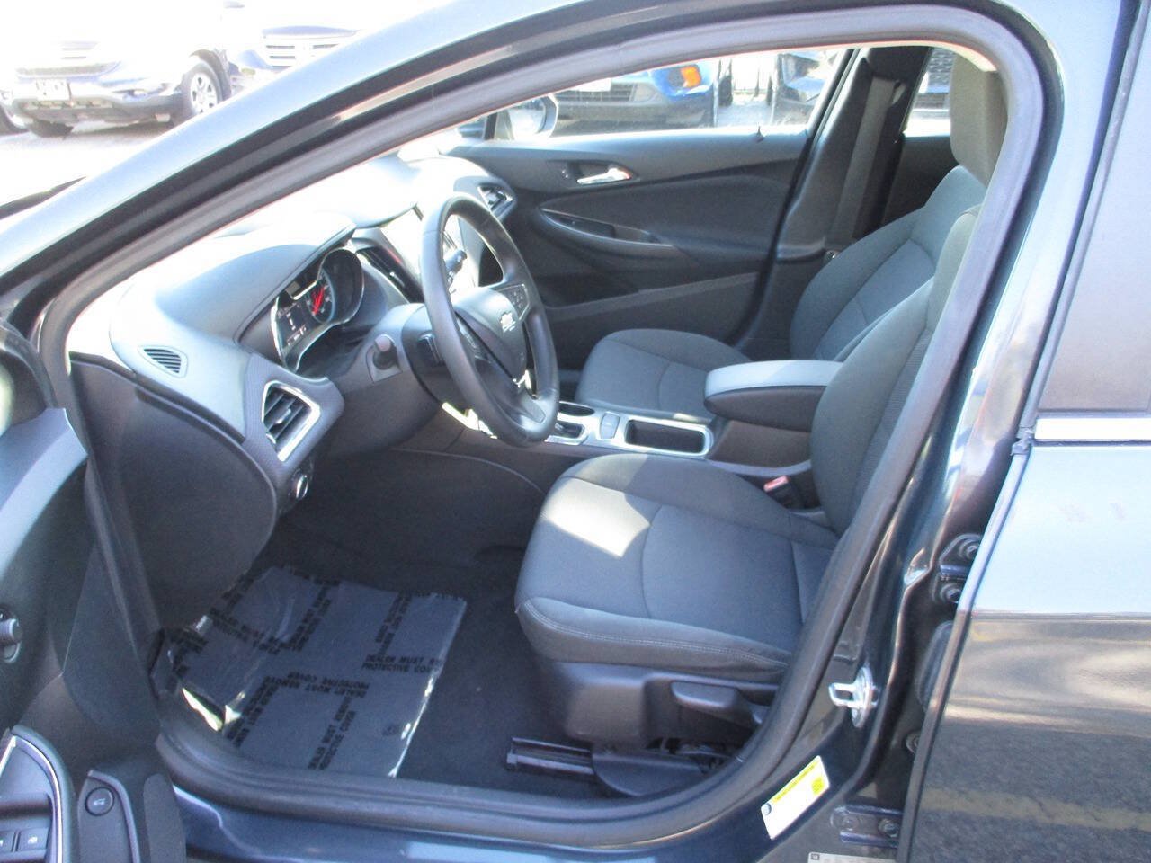 Used 2017 Chevrolet Cruze LT FWD image 5