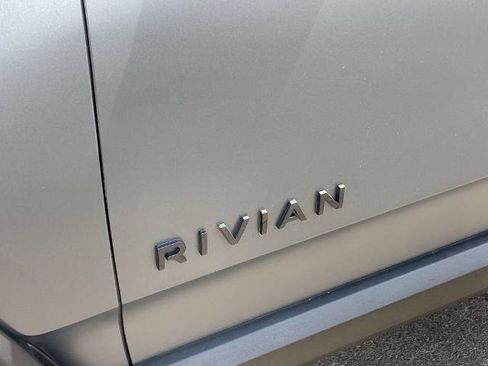 Used 2024 Rivian R1S Adventure AWD/4WD image 25