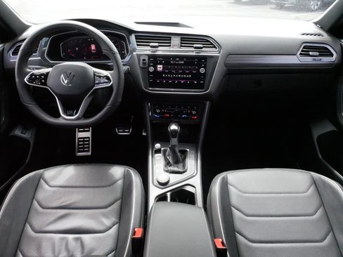 Used 2023 Volkswagen Tiguan SEL R-Line AWD/4WD image 10