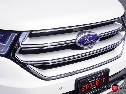 Used 2018 Ford Edge Titanium w/ Equipment Group 302A AWD/4WD image 17