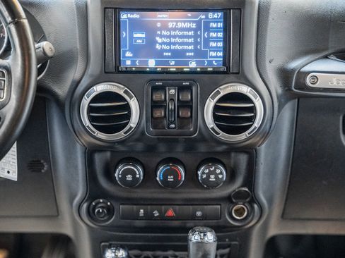 Used 2017 Jeep Wrangler Unlimited Sahara w/ Connectivity Group image 25