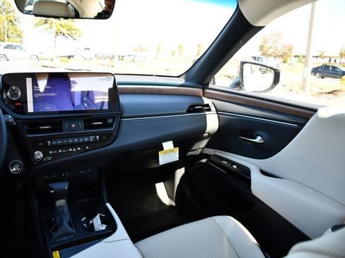 New 2025 Lexus ES 350 w/ Premium Package image 20