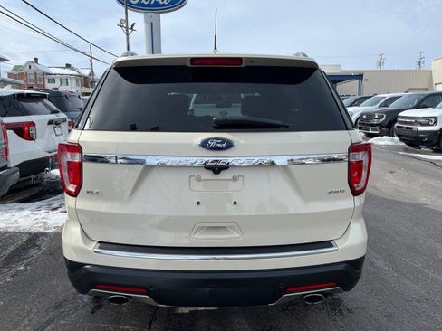 Used 2018 Ford Explorer XLT w/ Equipment Group 202A image 3