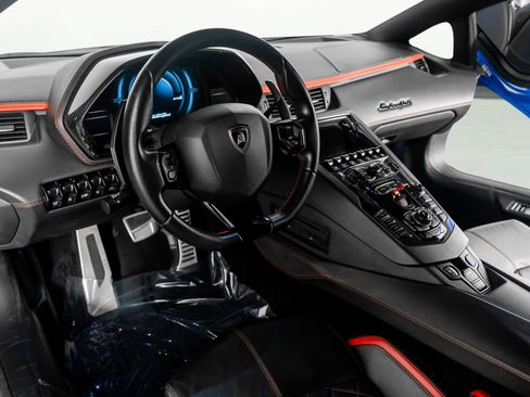 Used 2018 Lamborghini Aventador S image 2