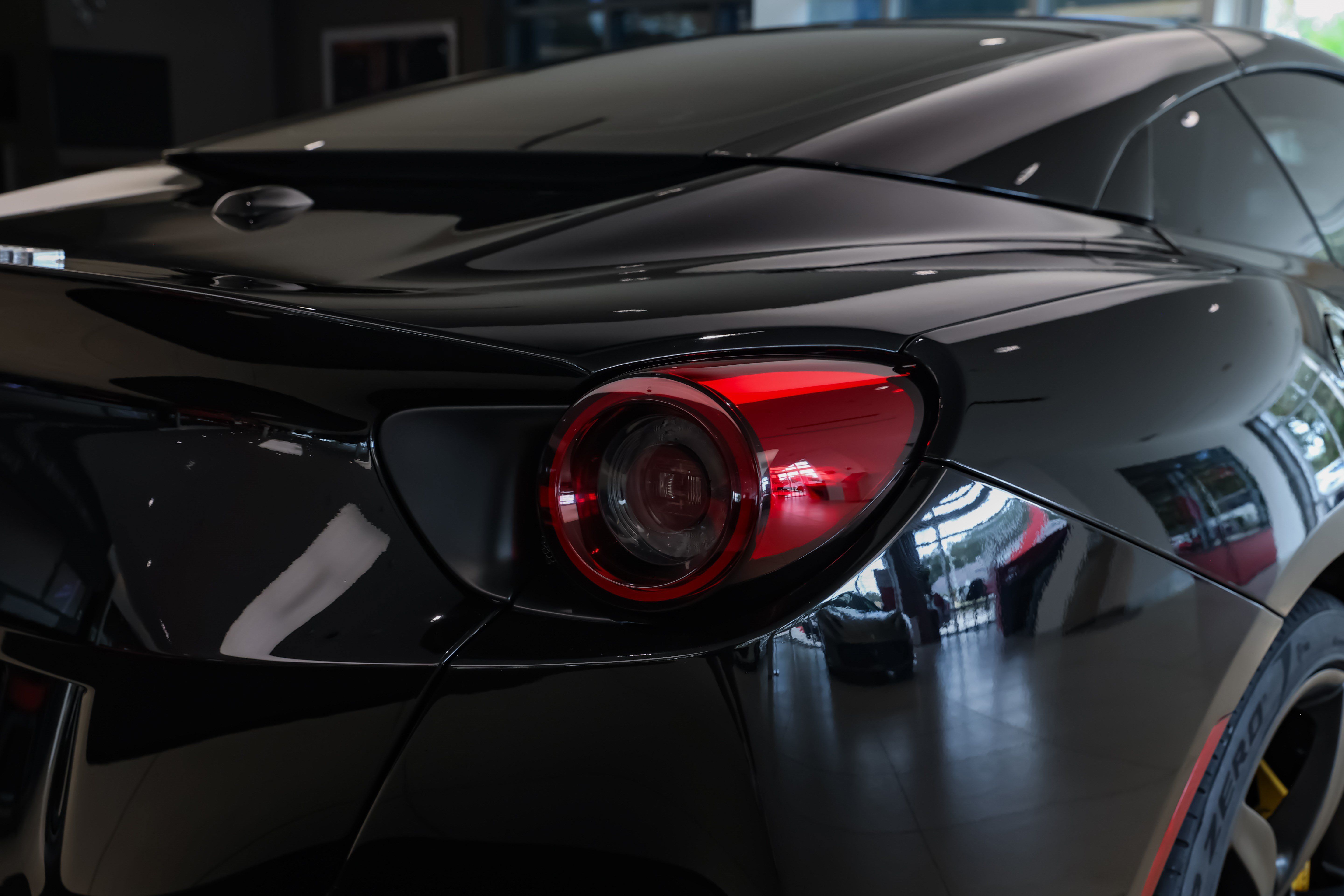 Used 2019 Ferrari Portofino RWD image 21