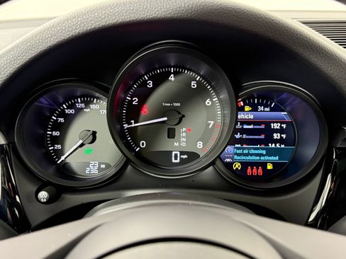 Certified 2026 Porsche Macan AWD/4WD image 29
