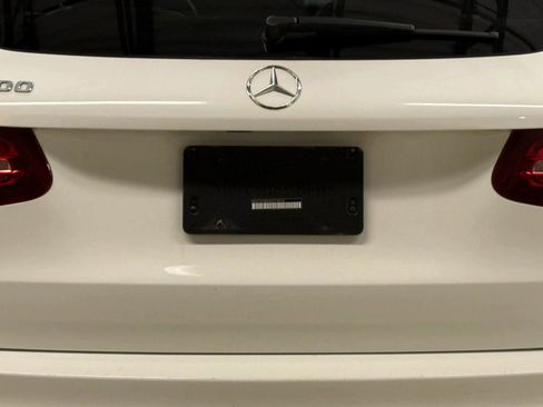 Used 2018 Mercedes-Benz GLC 300 4MATIC w/ Multimedia Package image 11