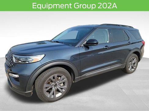 Used 2022 Ford Explorer XLT w/ Equipment Group 202A AWD/4WD image 6
