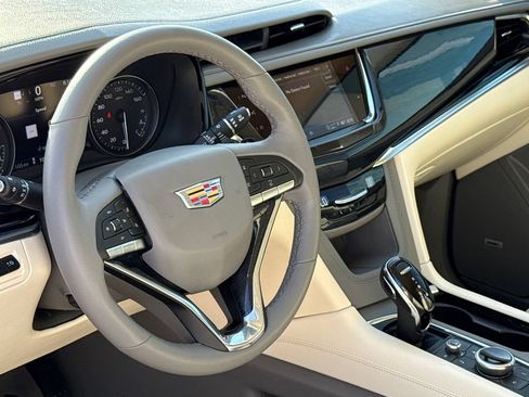 Used 2024 Cadillac XT6 Premium Luxury w/ Technology Package FWD image 20