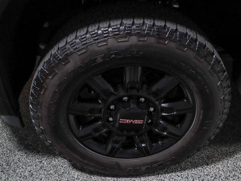 Used 2025 GMC Sierra 2500 AT4 w/ AT4 Premium Plus Package AWD/4WD image 11