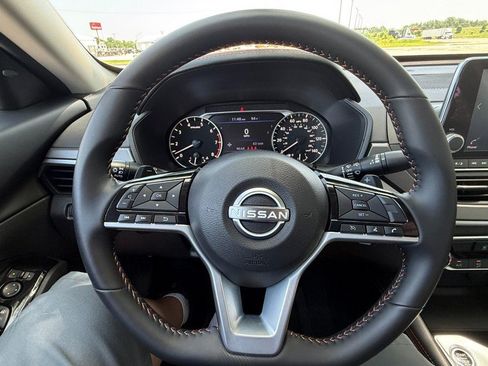 Used 2025 Nissan Altima 2.5 SR AWD/4WD image 26