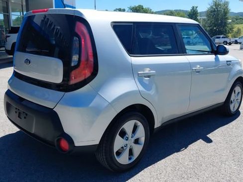 Used 2016 Kia Soul FWD image 4