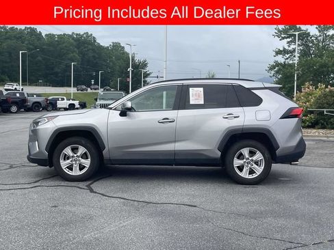 Used 2020 Toyota RAV4 XLE AWD/4WD image 2
