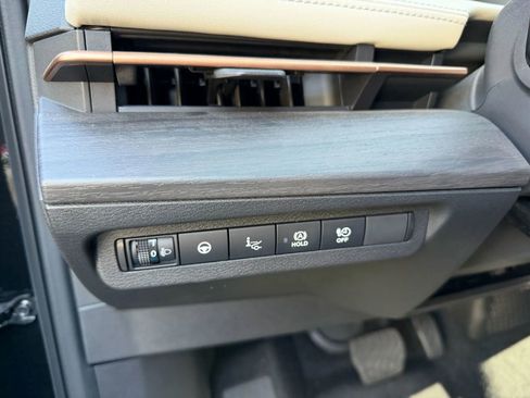 Used 2025 Nissan Ariya AWD image 17