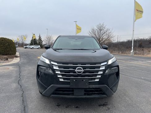 Used 2025 Nissan Rogue SV image 2