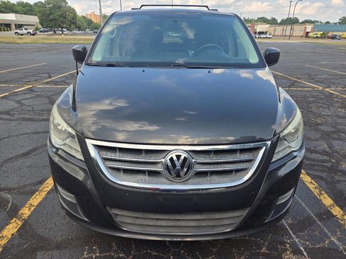 Used 2011 Volkswagen Routan SEL image 16