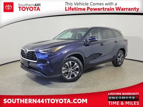 Used 2025 Toyota Highlander XLE FWD image 1