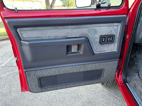 Used 1991 Dodge D/W Truck 250 image 39