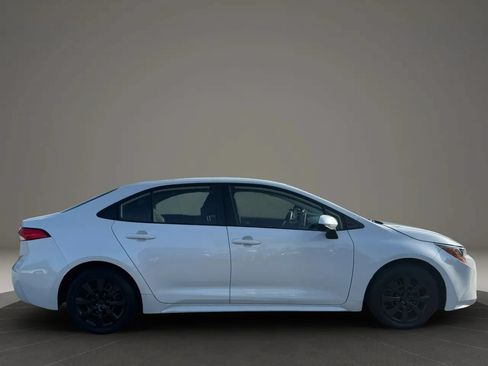 Used 2020 Toyota Corolla LE FWD image 6
